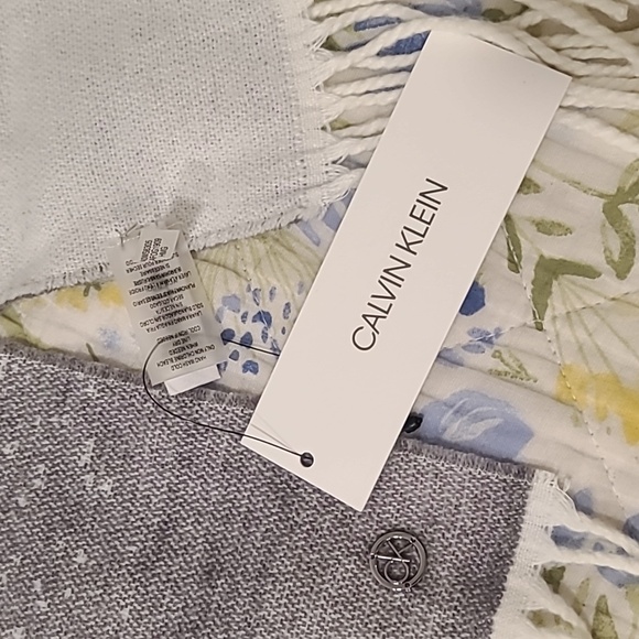 Scarf - Picture 4 of 5